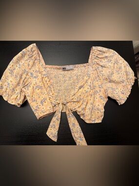 SO Floral Tie-Front Crop Top in Light Yellow and Blue
